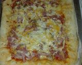 Foto del paso 2 de la receta: Pizza con reborde de queso rellena de todo un poco 