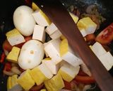 Foto langkah ke 5 dari resep Semur telur tahu enak.