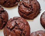 Foto del passaggio 5 della ricetta Muffin al cioccolato fondente con gocce di cioccolato