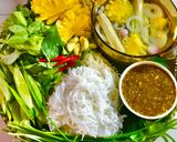 Hình bước làm 3 của món Bò nhúng dấm cuốn bánh tráng