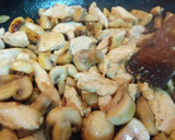 Foto del paso 2 de la receta: Tallarines de Calabacín con champiñones y pollo