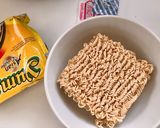 Hình bước làm 1 của món 🌱 Mì Ăn Liền Bắp Cải Úp Tô