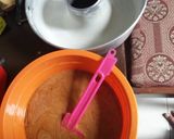 Foto langkah ke 5 dari resep Bolu karamel/ Bolu sarang semut.