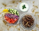Foto del paso 10 de la receta: 👳🏻‍♀️🇹🇷Mujaddara - Arroz con lentejas y cebolla frita, acompañado de ensalada árabe y yogur con menta 🇹🇷👳🏻‍♀️