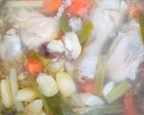 Foto langkah ke 3 dari resep Sop Ayam Wortel.