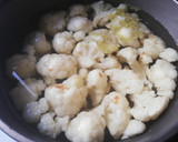 Foto del paso 1 de la receta: Coliflor a la bechamel de espinacas y queso🍃🧀