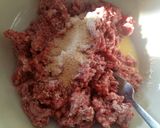 A picture of step 3 of Polpettone ripiene di frittata ai spinaci.