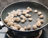 A picture of step 2 of Aloo makhana peanuts falihaar.