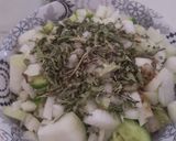 Foto langkah ke 2 dari resep 34. Salad Sayur Syiraz khas Iran.