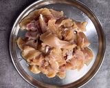 A picture of step 1 of Chicken Pakora.