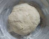 Foto del paso 2 de la receta: Pizza fugazza con champiñones y aceitunas