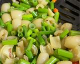 Foto langkah ke 3 dari resep Tumis Bunga Bawang Kikil.
