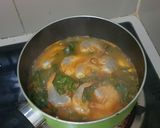Foto langkah ke 5 dari resep Gulai Daun Singkong + Udang.