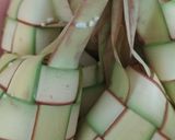 Foto langkah ke 2 dari resep Ketupat Empuk Super Kilat.