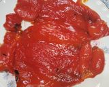 Foto del passaggio 2 della ricetta Scialatielli con salsiccia, peperoni pomodorini e zafferano