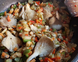 Foto del paso 5 de la receta: Tajine de Pollo al curry con arroz, jengibre y verduras