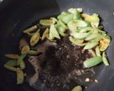 A picture of step 1 of Spiny gourd Fusion curry.