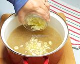 Foto langkah ke 4 dari resep Mie Sop Kampung Medan | Jajanannya Anak medan.