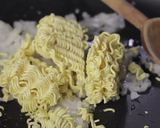 A picture of step 7 of Method Onion Maggi Noodles.