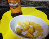 Foto del paso 2 de la receta: Piña especiada al moscatel