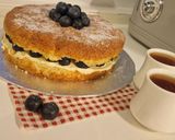 عکس مرحله 15 از دستور کیک اسفنجی ابری با فیلینگ خامه و بلوبری🫐🍰