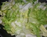 Hình bước làm 2 của món Xà lách Carol trộn thịt xông khói