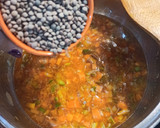 Foto del paso 2 de la receta: Lentejas choriceras y jamoneras 🥓🍖🥣