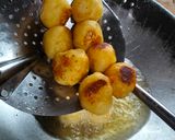 Foto langkah ke 4 dari resep Potato Cheese Ball.