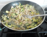 Foto del paso 13 de la receta: Rape con salsa de hígado de rape, calabacín y puerro