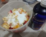 صورة لخطوة 3 من وصفة سلطة الفواكه المنعشة 🍓🍌🍊🍏
