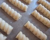 صورة لخطوة 3 من وصفة حلوة الضفيرة بالمول 🧇 وبنة رووووعة 😋☕
