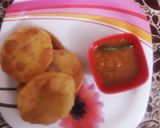 A picture of step 3 of Aloo kachori.