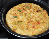 Foto del paso 4 de la receta: Tortilla de puerro y pimientos