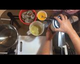 A picture of step 4 of Broccoli egg drop soup with prawns.