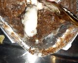 A picture of step 6 of White chocolate molten lawa.