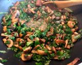 Foto del paso 2 de la receta: Champiñones salteados con cebollín