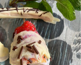 Foto del paso 4 de la receta: Fresas rellenas bañadas en chocolate