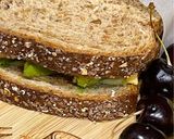 صورة لخطوة 4 من وصفة ساندويتش البيض مع الشيدر والأفوكادو 🥪🍳🥑🍒🥒