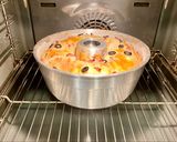 Foto del paso 7 de la receta: Pastel salado con queso y aceitunas