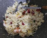 Foto langkah ke 4 dari resep Chinese Golden Fried Rice.