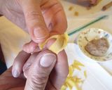 Foto del passaggio 10 della ricetta Tortellini più buoni del mondo