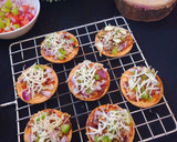 બિસ્કીટ પીઝા (Biscuit Pizza Recipe In Gujarati) રેસીપી સ્ટેપ5ફોટો