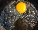 Foto del paso 4 de la receta: Huevo frito negro🥚🍳💀