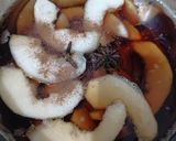 Foto langkah ke 2 dari resep Spiced Honey Pear Tea.
