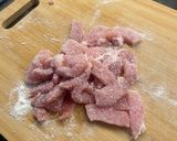 Foto del paso 2 de la receta: Udon cremosos de cerdo, cebolla y calabacín