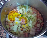 Foto del paso 3 de la receta: Alubias pintas con acelgas y sofritada de hojas de acelgas