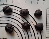 Foto langkah ke 3 dari resep Bakpao Karakter Pinguin.