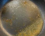 Une image de l'étape 1 de Laap kai : salade au poulet.