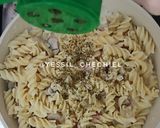 Foto langkah ke 7 dari resep Fusilli Carbonara Mushroom.