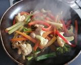 Foto del paso 4 de la receta: Carne al vino tinto con verduras salteadas
